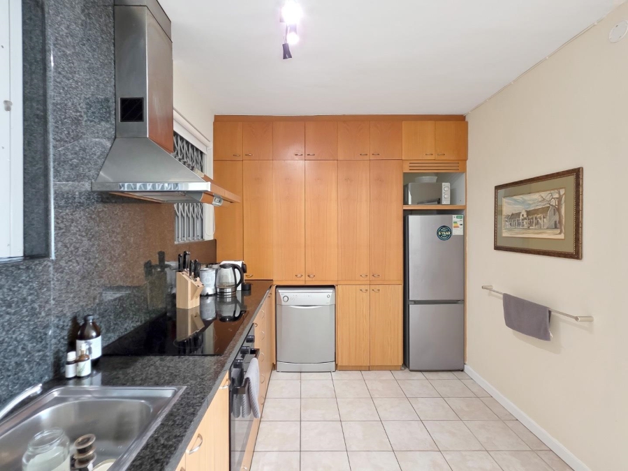 To Let 1 Bedroom Property for Rent in Clifton Western Cape